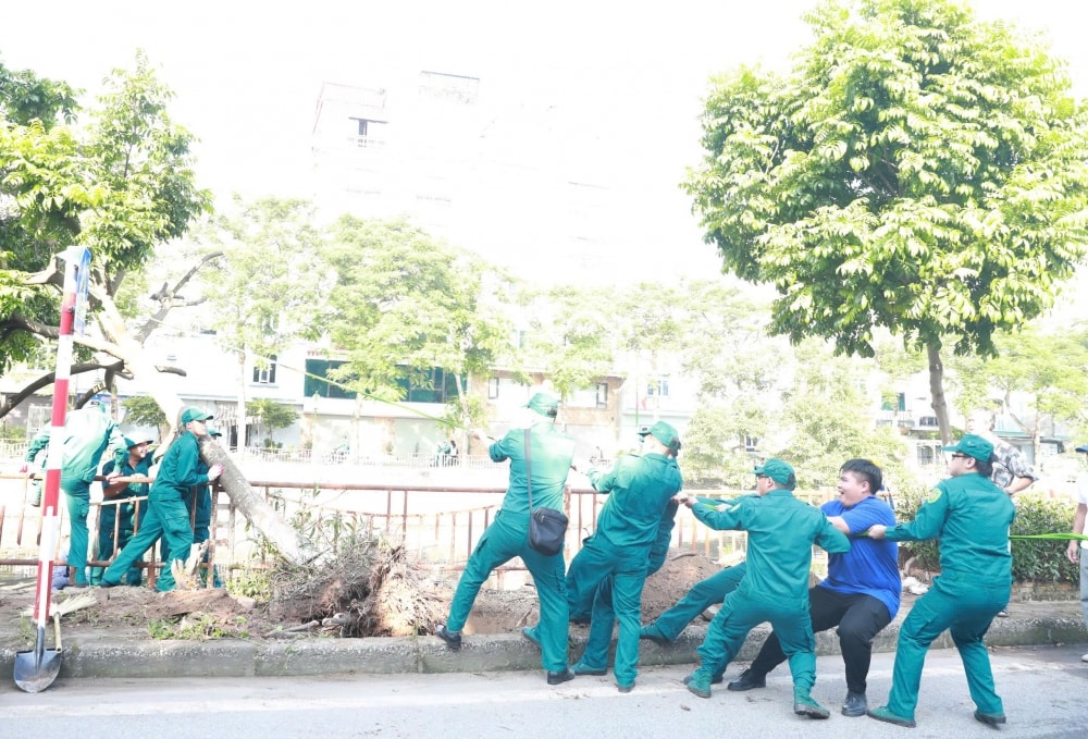 Lễ ra quân tổng vệ sinh phường Hoàng Mai: truyền cảm hứng sống xanh cho người dân