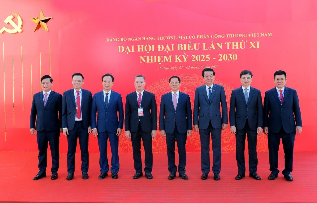 Phó Thủ tướng chụp ảnh lưu niệm cùng các đại biểu - Ảnh: VGP/Hải Minh Phó Thủ tướng chụp ảnh lưu niệm cùng các đại biểu - Ảnh: VGP/Hải Minh