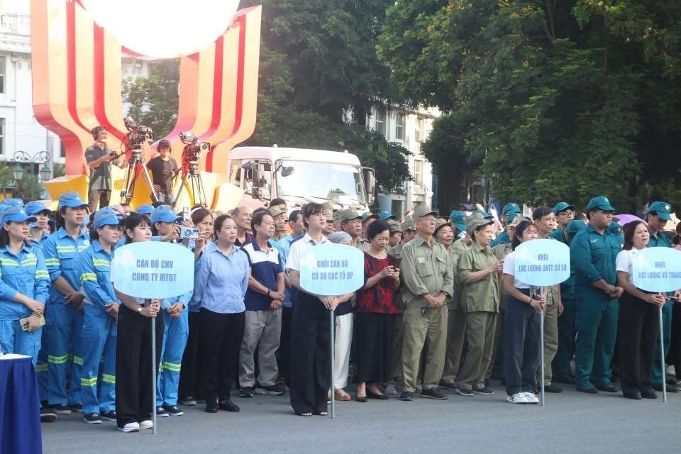 Hà Nội ra quân tổng vệ sinh môi trường