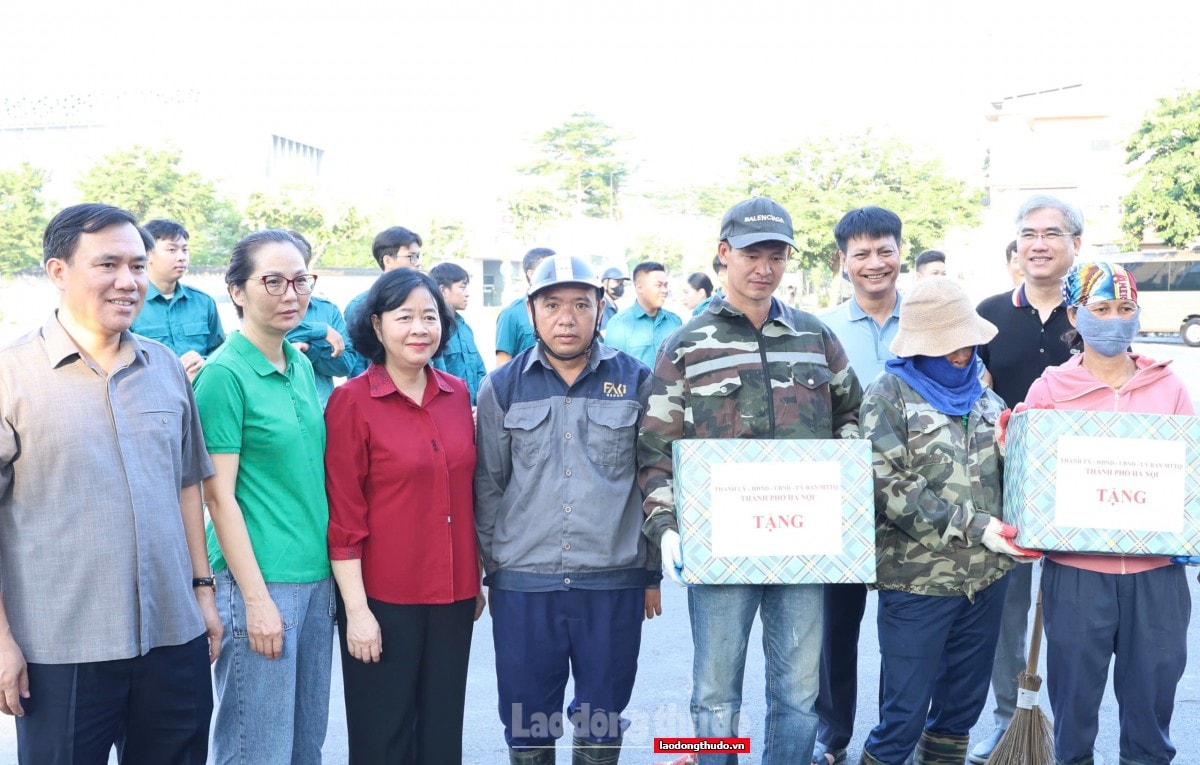 Hà Nội ra quân tổng vệ sinh môi trường