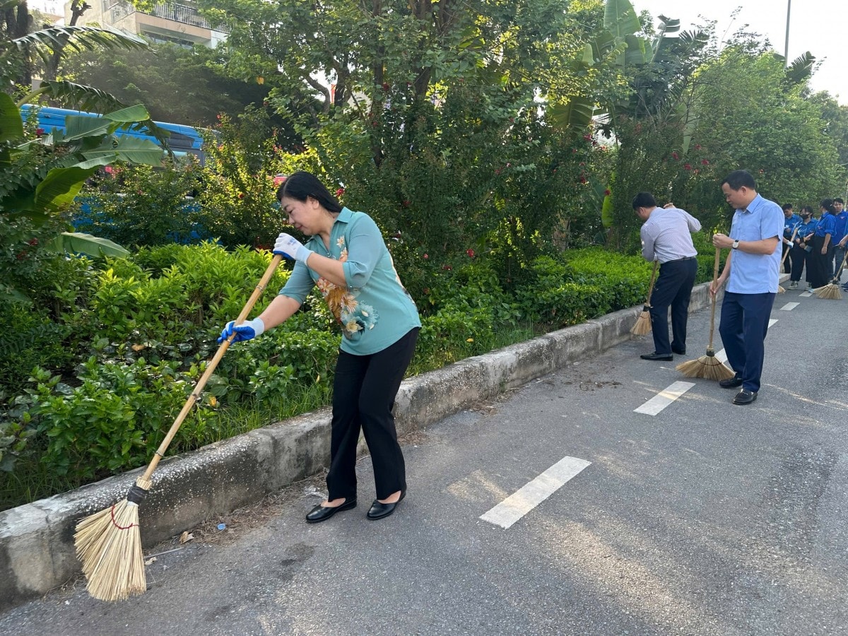 Sáng nay (2/8): Hà Nội đồng loạt ra quân tổng vệ sinh môi trường tại 126 xã, phường