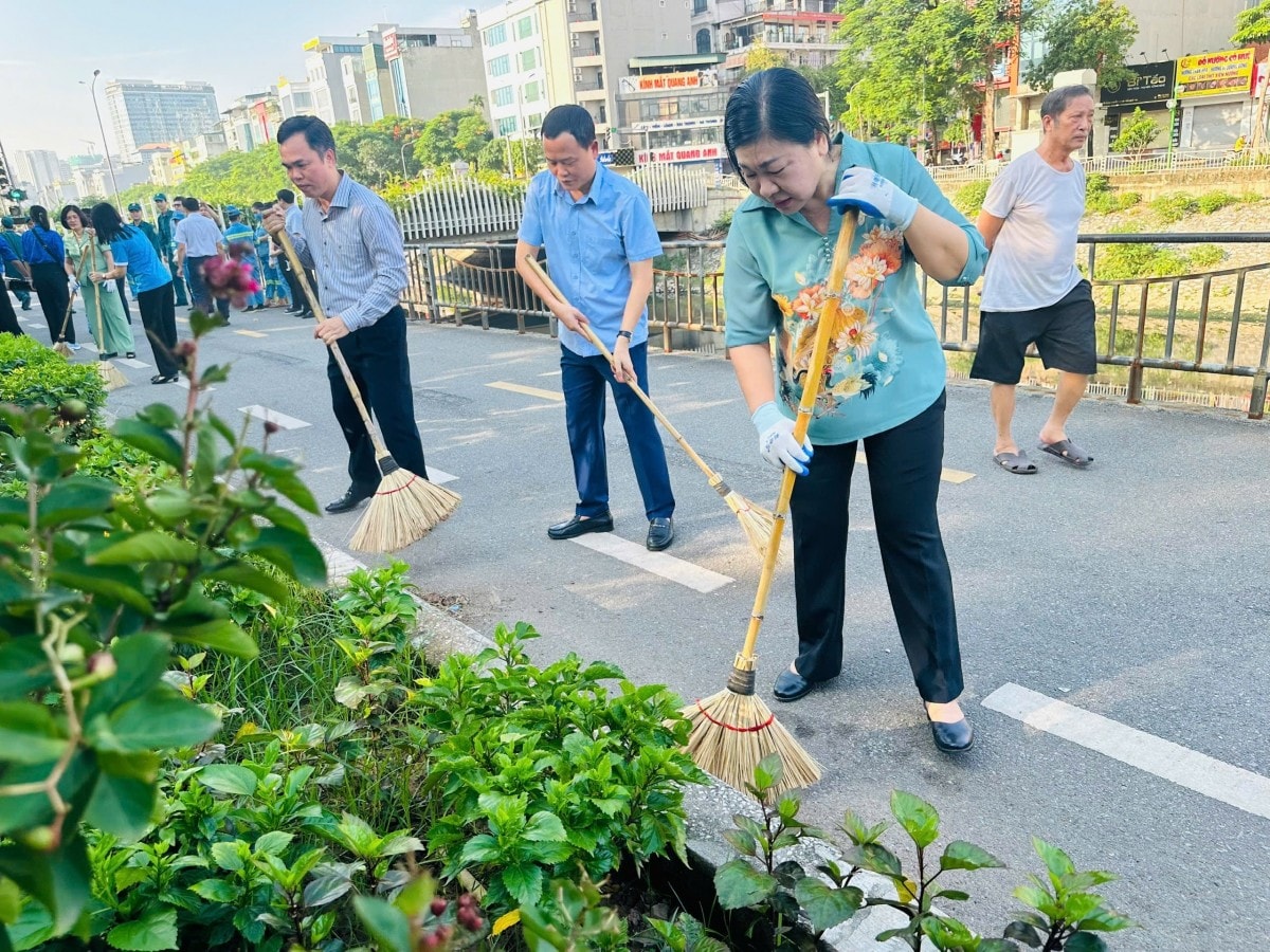 Sáng nay (2/8): Hà Nội đồng loạt ra quân tổng vệ sinh môi trường tại 126 xã, phường