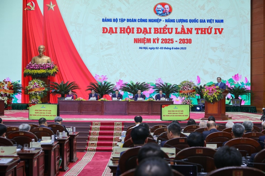 Thủ tướng Phạm Minh Chính đánh giá đây là sự kiện chính trị quan trọng của Petrovietnam, được tổ chức đúng vào dịp kỷ niệm 50 năm ngày thành lập Tập đoàn (03/9/1975 - 03/9/2025) - Ảnh: VGP/Nhật Bắc