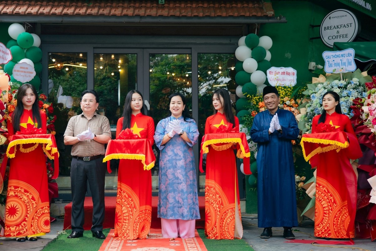 Lễ khai trương nhà hàng Hanoi Halal Restaurant.