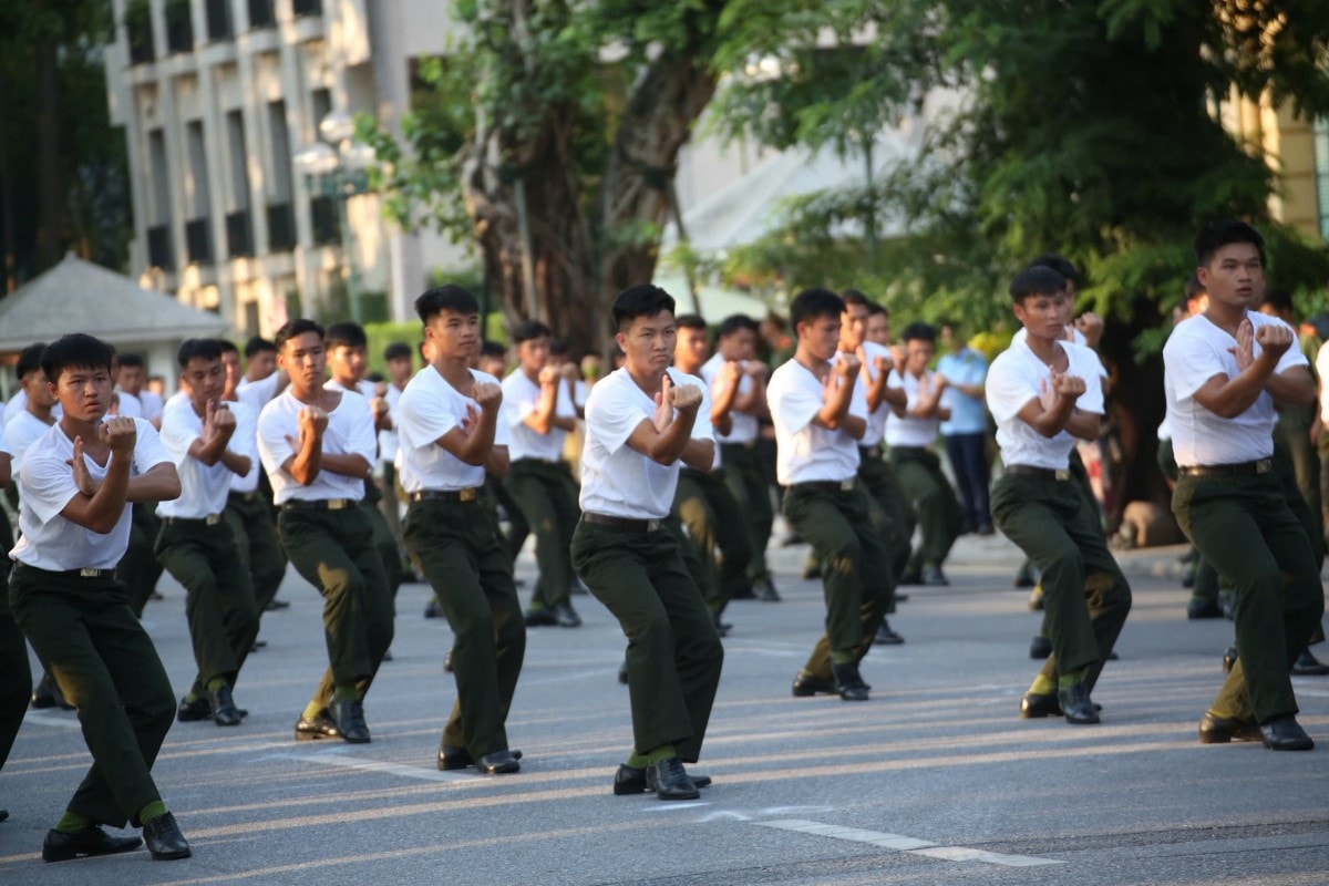 Mãn nhãn màn trình diễn nghiệp vụ của Công an Việt Nam tại hồ Hoàn Kiếm