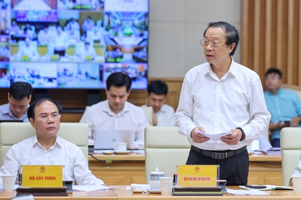 Thứ trưởng Bộ Giáo dục và Đào tạo Phạm Ngọc Thưởng báo cáo tại Phiên họp - Ảnh: VGP/Nhật Bắc