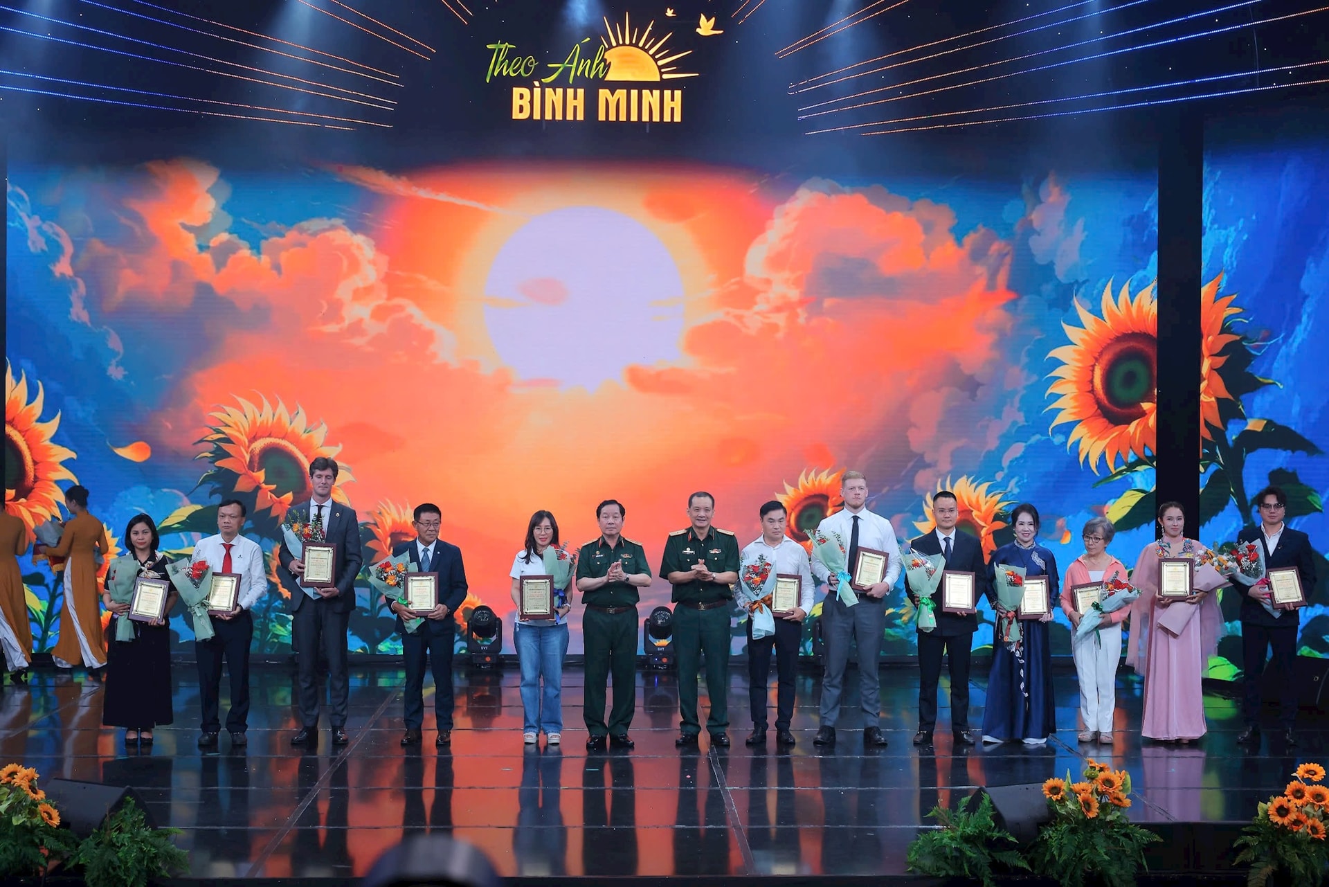 1-trao-bieu-trung.jpg