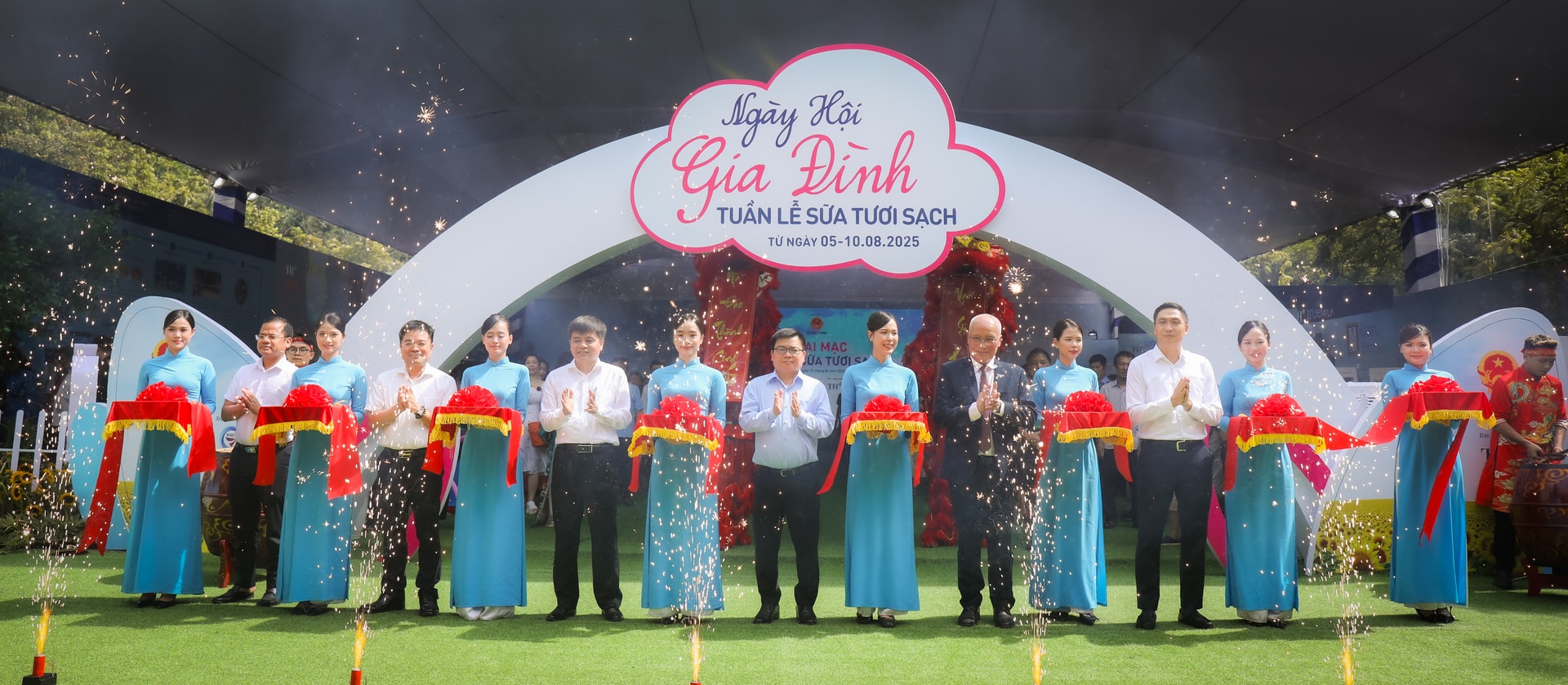 khai-mac-tuan-le-sua-tuoi-sach.jpg