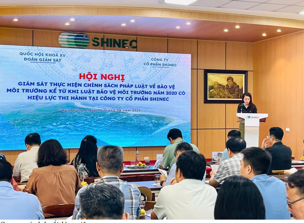 Quang cảnh buổi làm việc