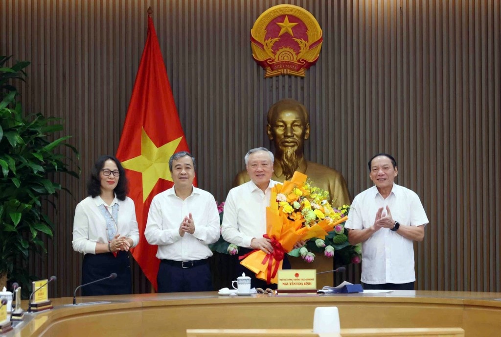 Phó Thủ tướng nêu rõ: Ban Chỉ đạo 35 Đảng ủy Chính phủ và Ban Chỉ đạo 35 các cấp trong Đảng bộ Chính phủ tiếp tục nâng cao chất lượng, bám sát chỉ đạo, định hướng của Ban Chỉ đạo 35 Trung ương, các cơ quan chức năng, tổ chức đảng trực thuộc - Ảnh: VGP/Nguyễn Hoàng