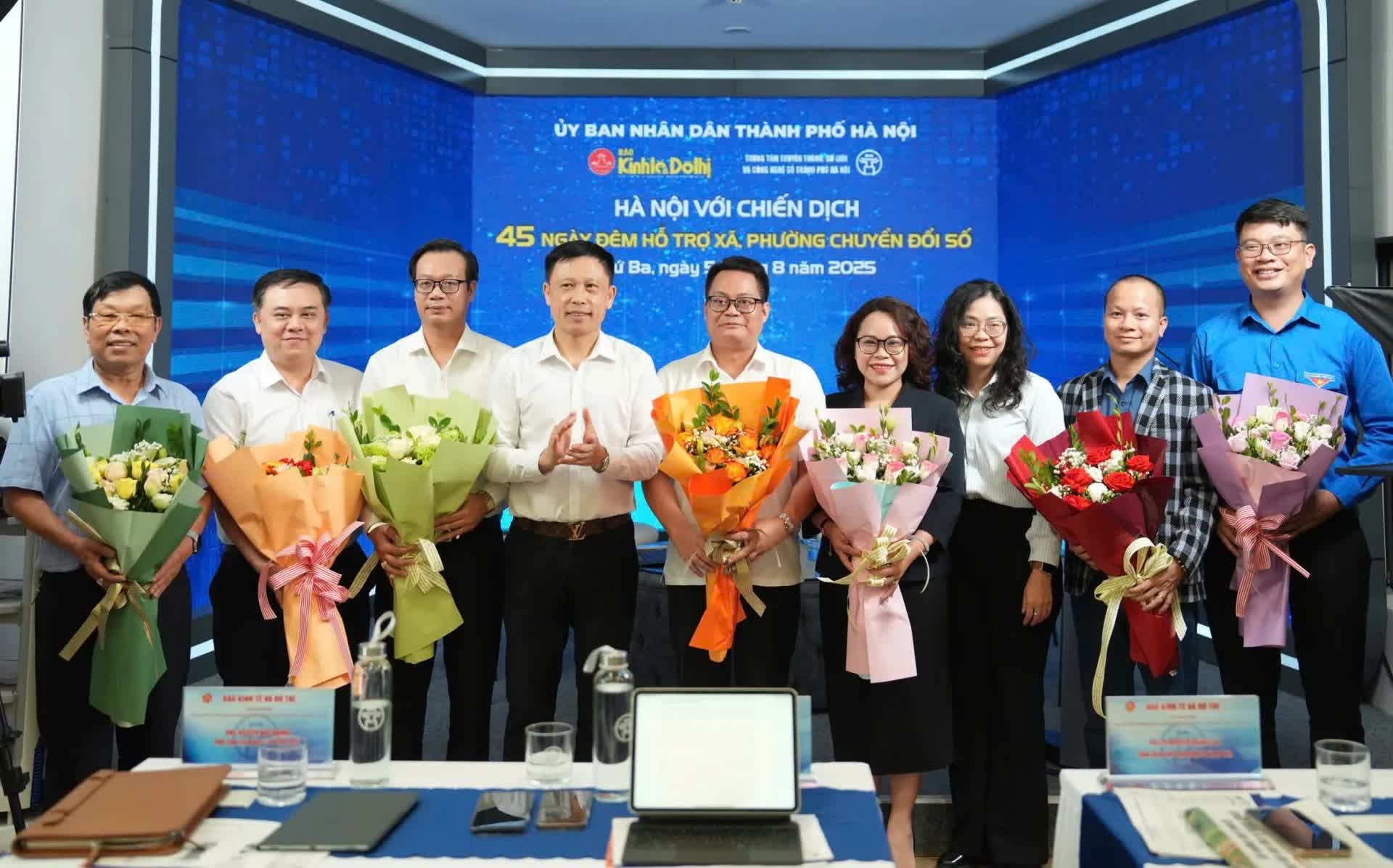 Hà Nội chuyển đổi số bằng quyết tâm và hành động cụ thể từ cơ sở Hà Nội chuyển đổi số bằng quyết tâm và hành động cụ thể từ cơ sở