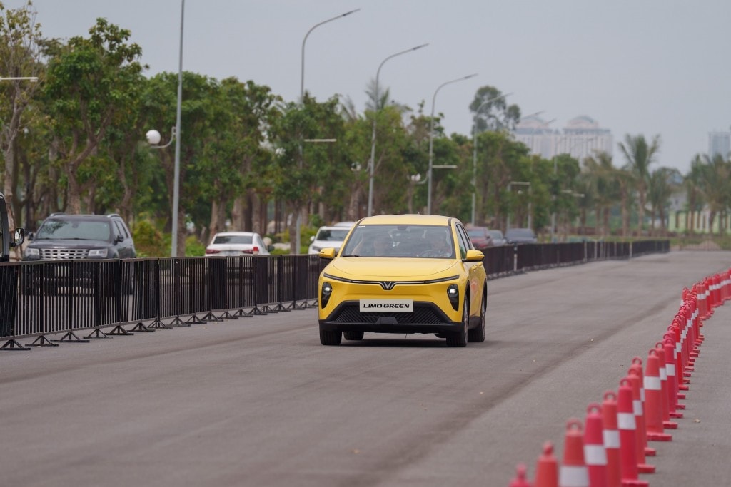 Limo Green đáp ứng nhu cầu sử dụng đa dạng của khách hàng cá nhân cũng như khách kinh doanh dịch vụ vận tải Limo Green đáp ứng nhu cầu sử dụng đa dạng của khách hàng cá nhân cũng như khách kinh doanh dịch vụ vận tải