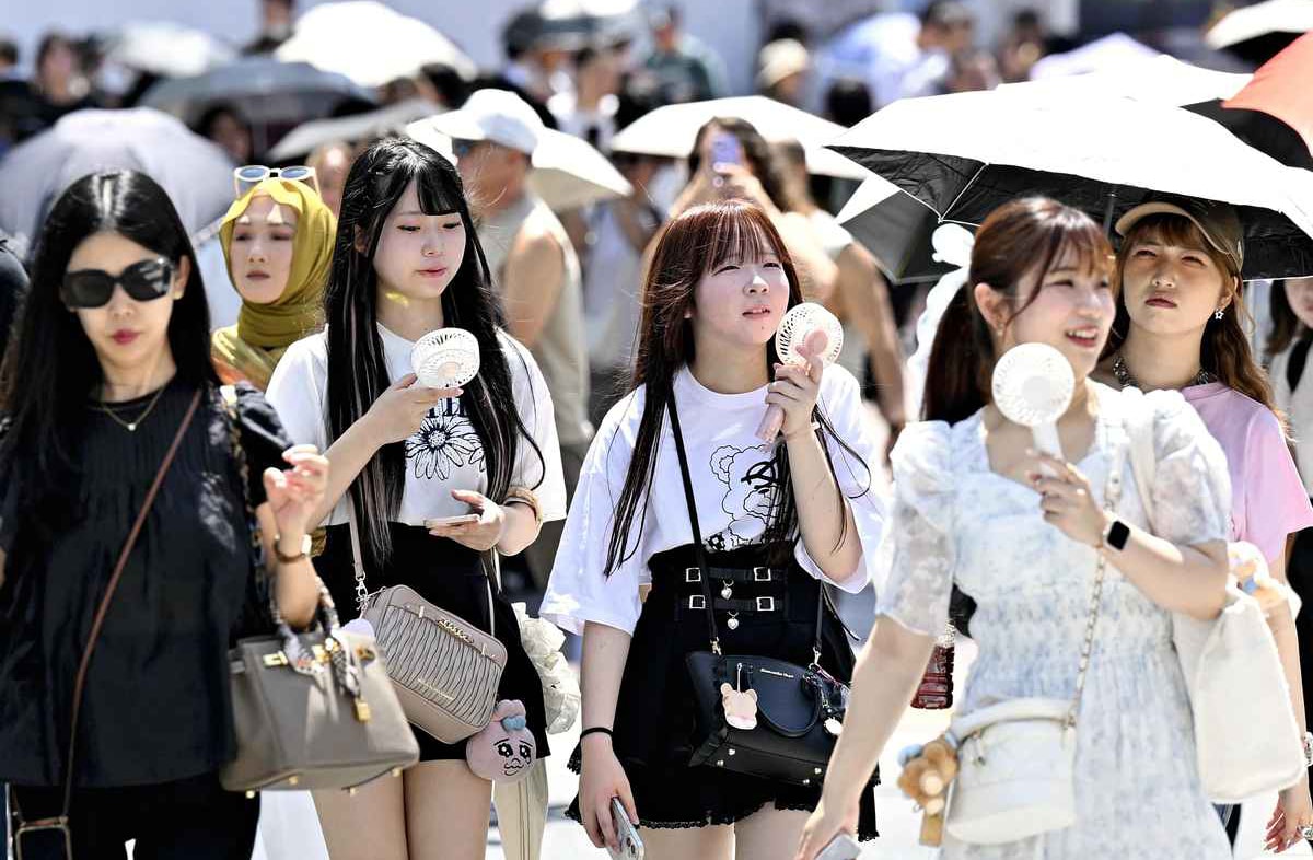 nang-nong-tao-ra-nhieu-moi-nguy-hai-tiem-tang-ca-voi-con-nguoi-va-nen-kinh-te.-anh-the-japan-news.jpg