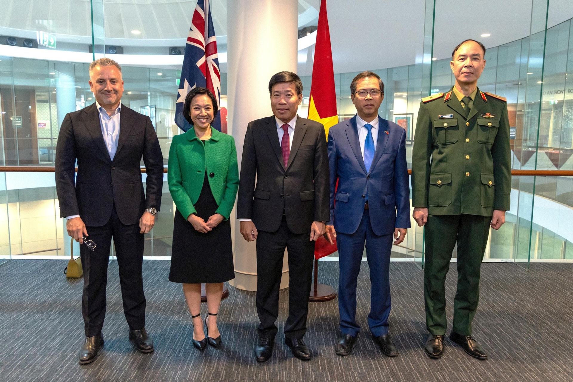 dai-bieu-viet-nam-va-australia.jpeg