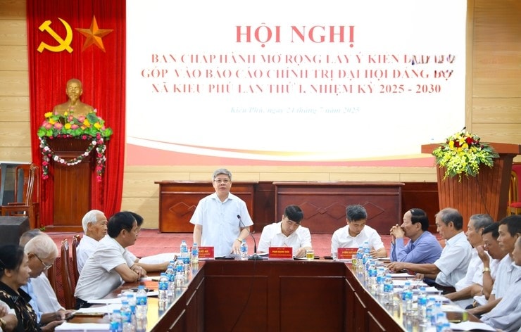 Xã Kiều Phú tổ chức hội nghị góp ý vào báo cáo chính trị Đại hội Đảng bộ xã Kiều Phú lần thứ I, nhiệm kỳ 2025-2030. Ảnh: Nguyễn Tuân