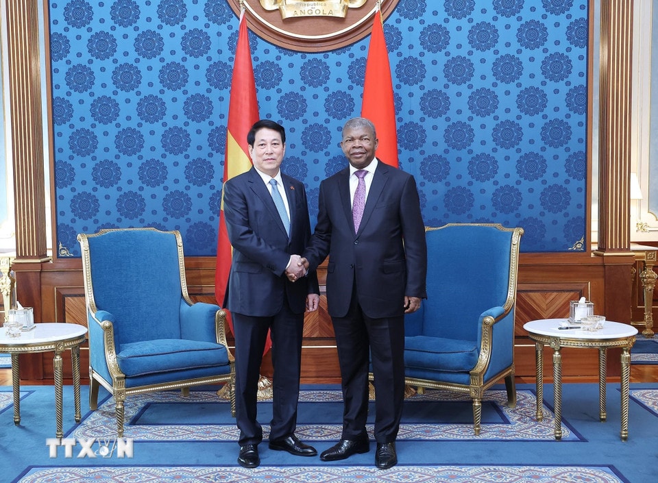 Chủ tịch nước Lương Cường và Tổng thống Angola João Manuel Gonçalves Lourenço hội đàm hẹp. (Ảnh: Lâm Khánh/TTXVN)