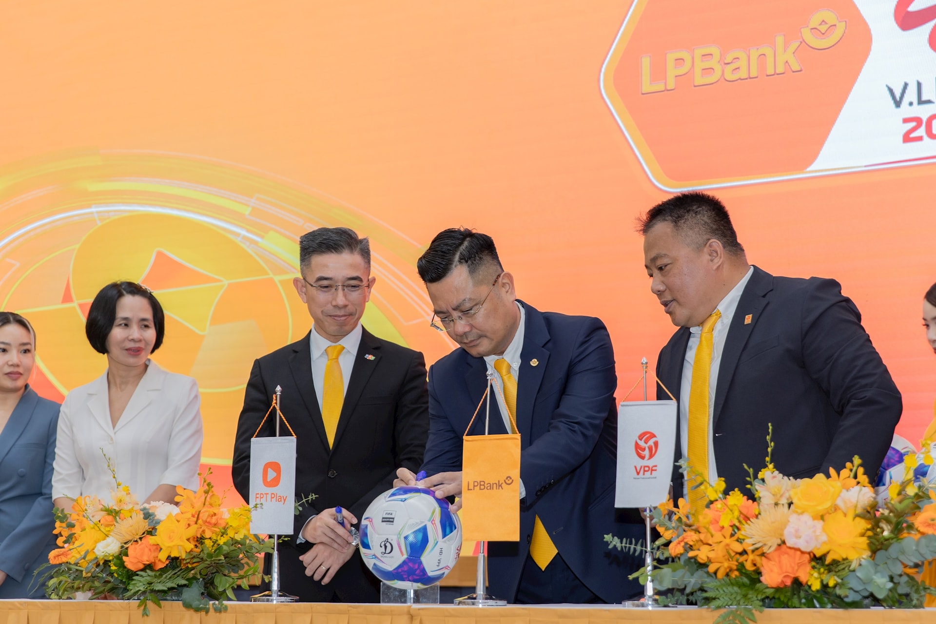 vleague-1-2025-2026-agreement-signing.jpg