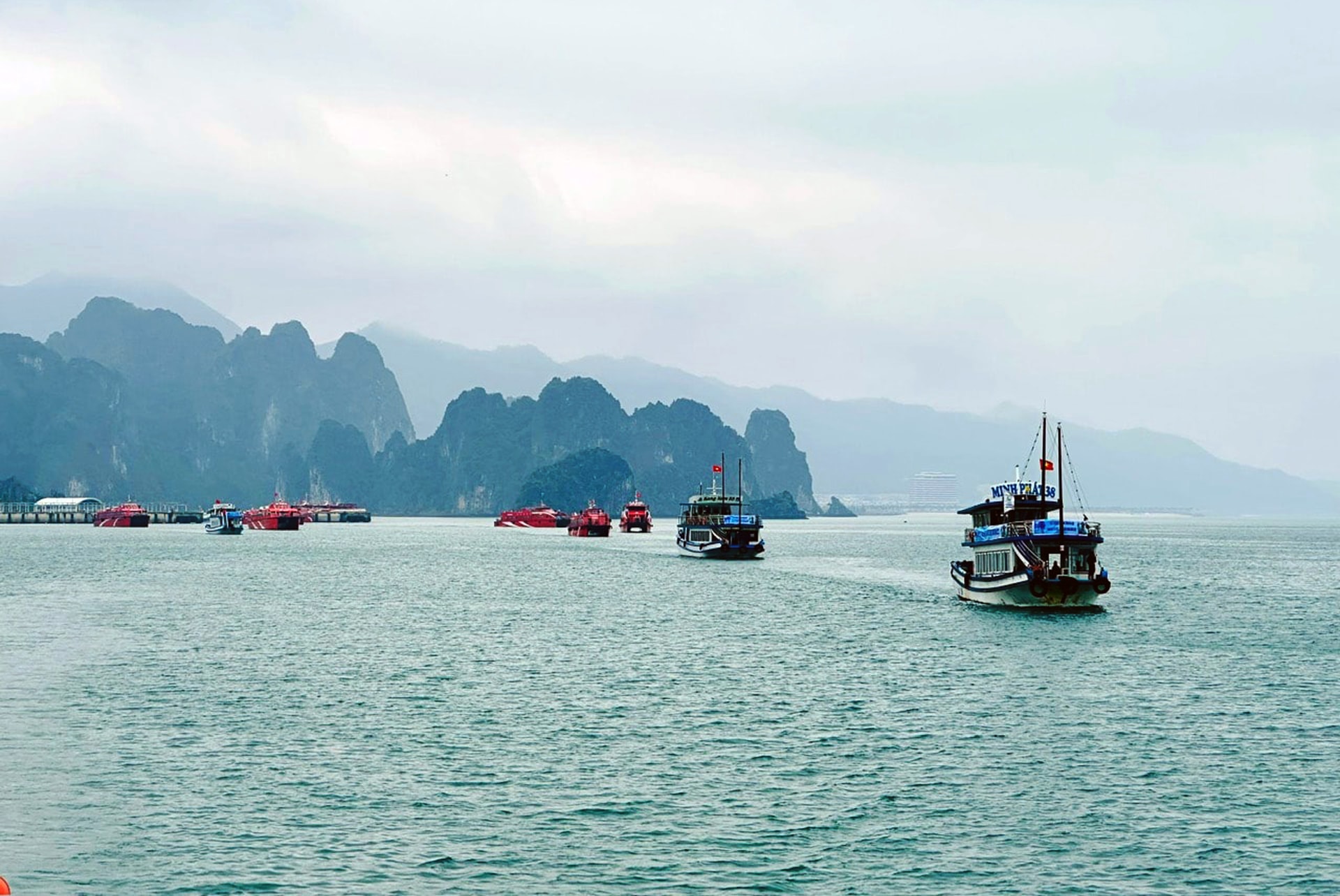 du-lich-vinh-bai-tu-long.jpg