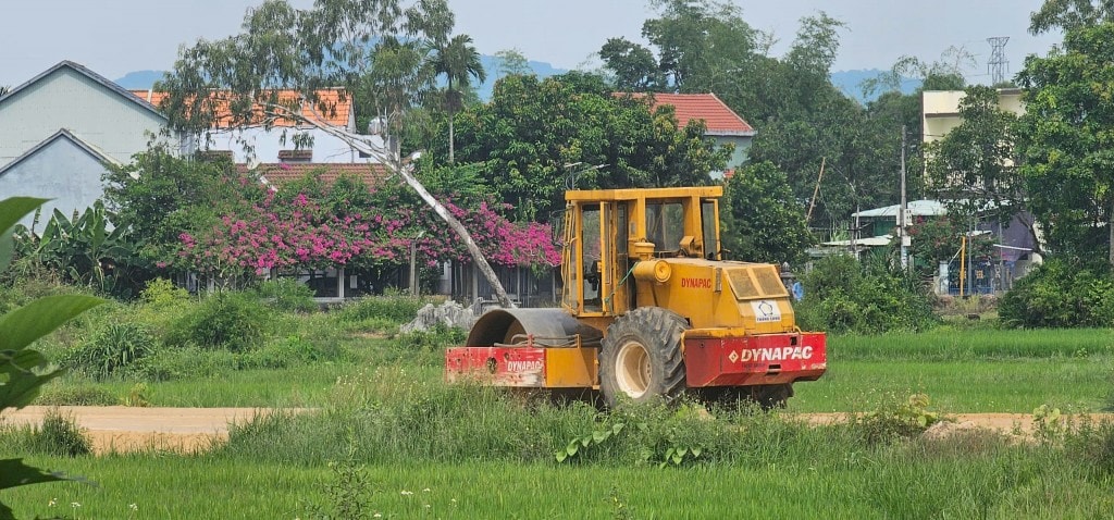 Nhà thầu tháo chạy khỏi công trình nhưng vẫn treo bảng đang thi công Nhà thầu tháo chạy khỏi công trình nhưng vẫn treo bảng đang thi công