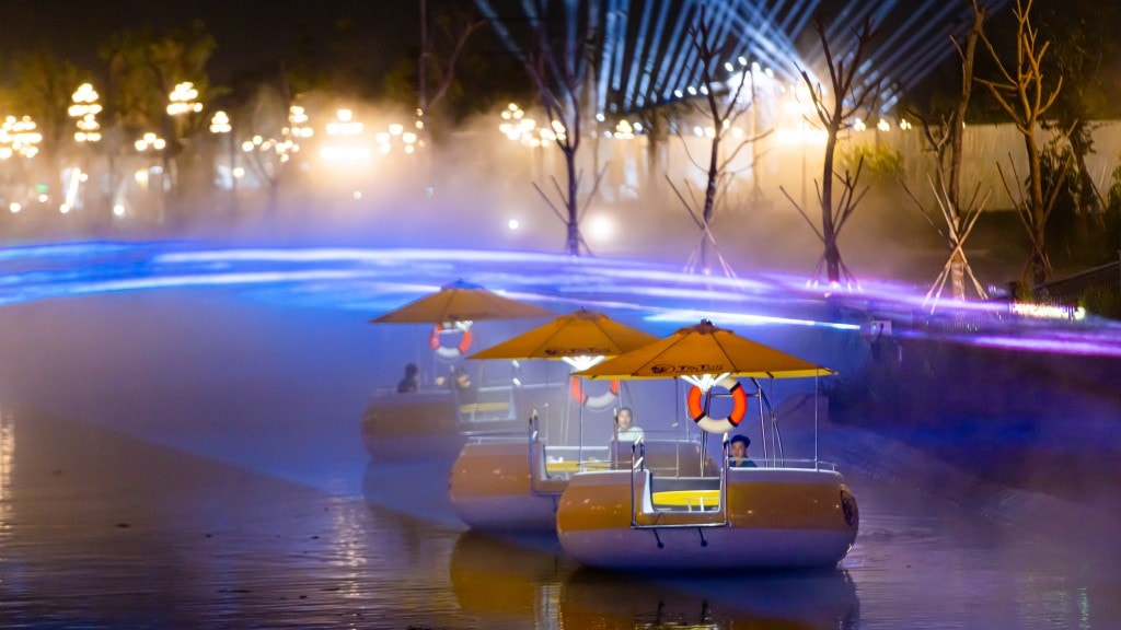 Khung cảnh siêu thực trên Dòng sông Ánh sáng tại đại đô thị T&T City Millennia.