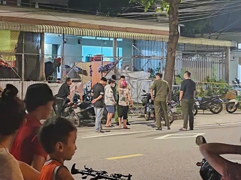 Công an đang khám nghiệm hiện trường