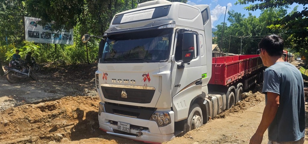 Khiếp đảm cảnh Quốc lộ 14D lên vùng biên nát như mặt ruộng