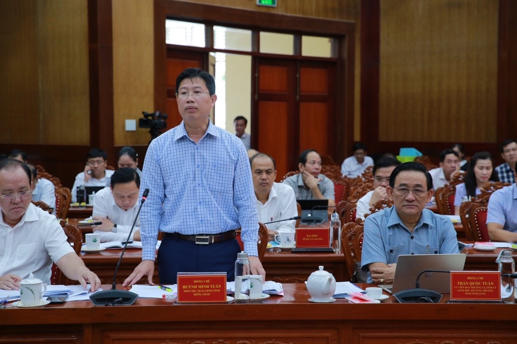 Phó Chủ tịch UBND tỉnh Đồng Tháp Huỳnh Minh Tuấn cho biết địa phương đã triển khai các lớp tập huấn ngắn hạn để cập nhật kiến thức và kỹ năng cần thiết cho đội ngũ cán bộ cấp xã - Ảnh: VGP/Minh Khôi