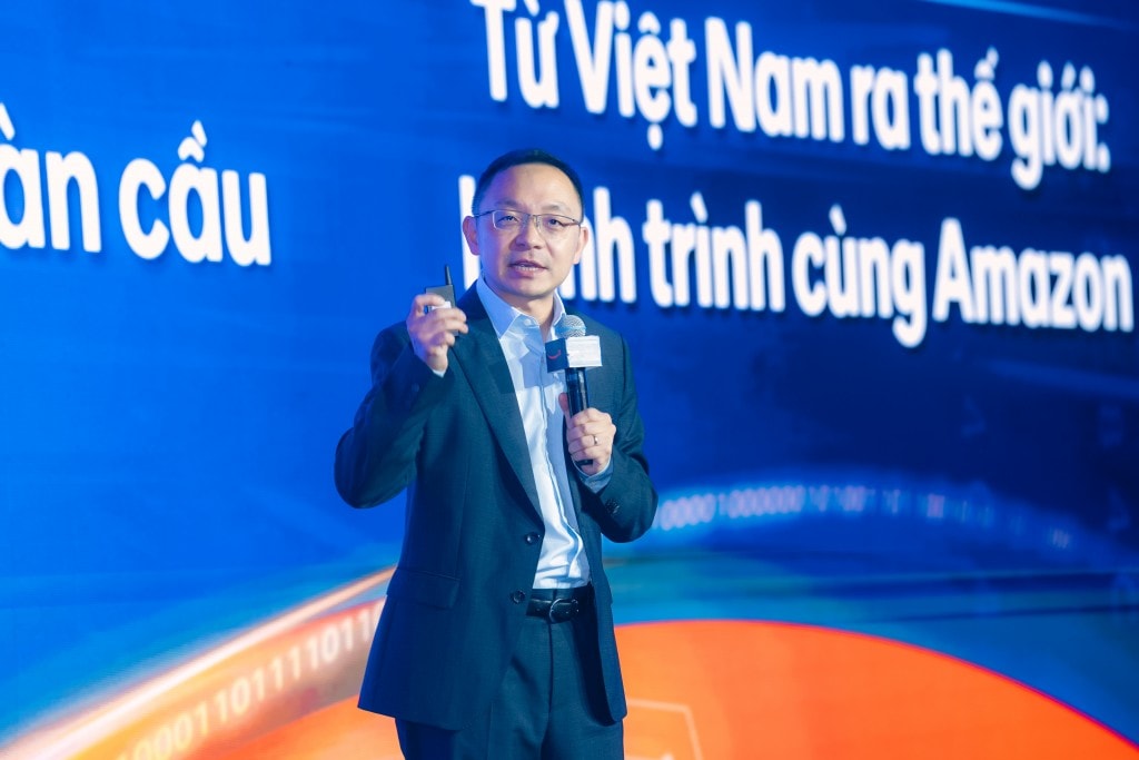 Ông Larry Hu