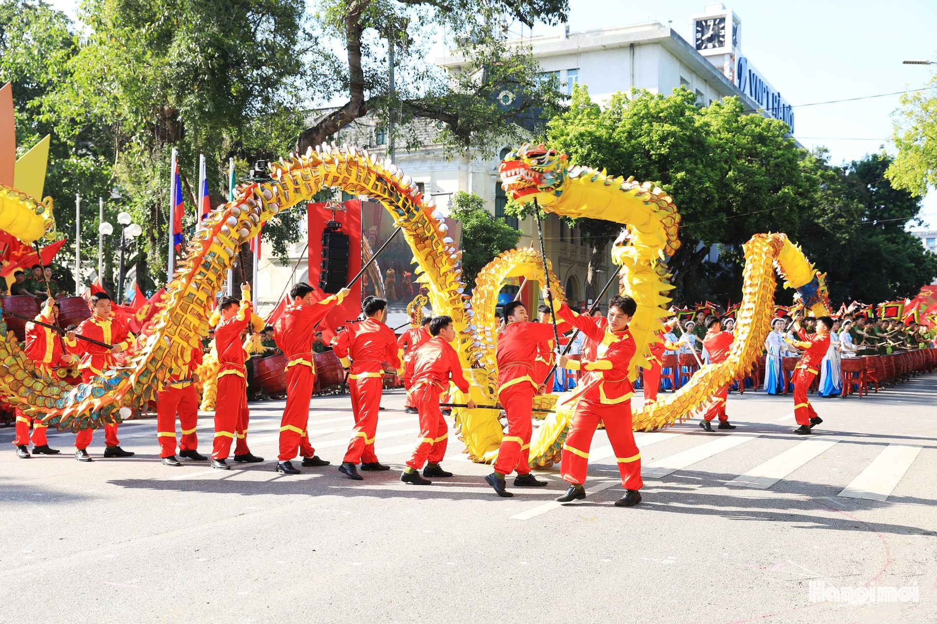 W_hnm-cstg-02.jpg