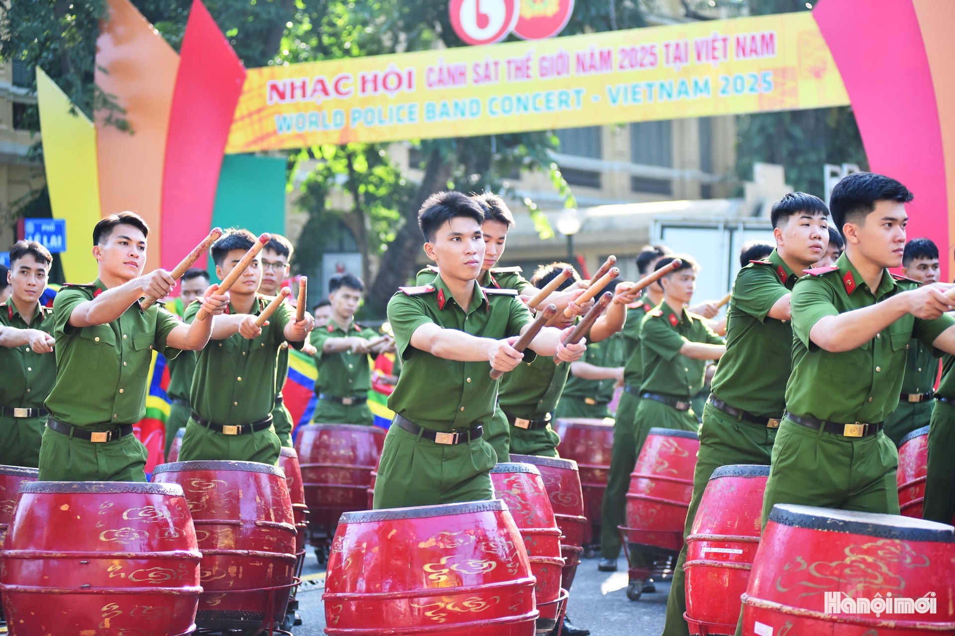 W_hnm-cstg-06.jpg