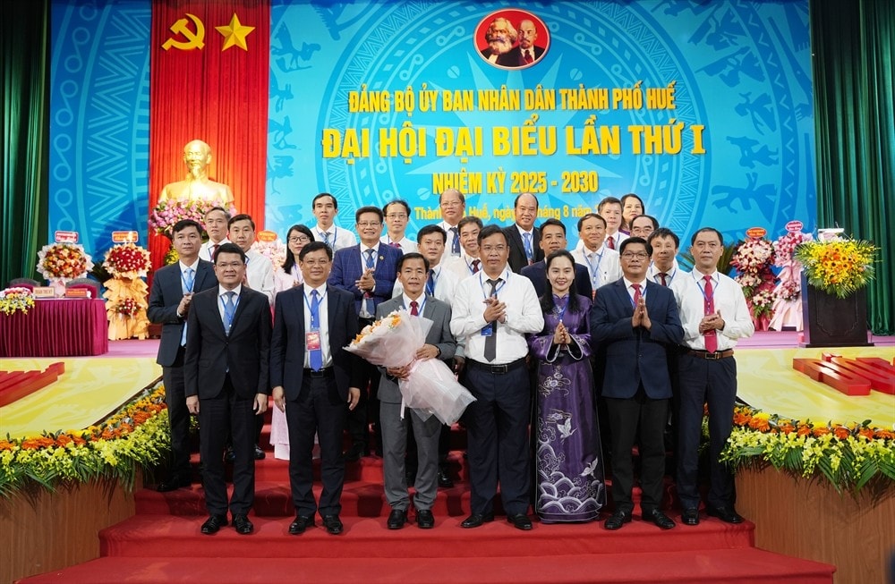 Ra mắt Ban Chấp hành Đảng bộ UBND thành phố Huế nhiệm kỳ 2020-2025 