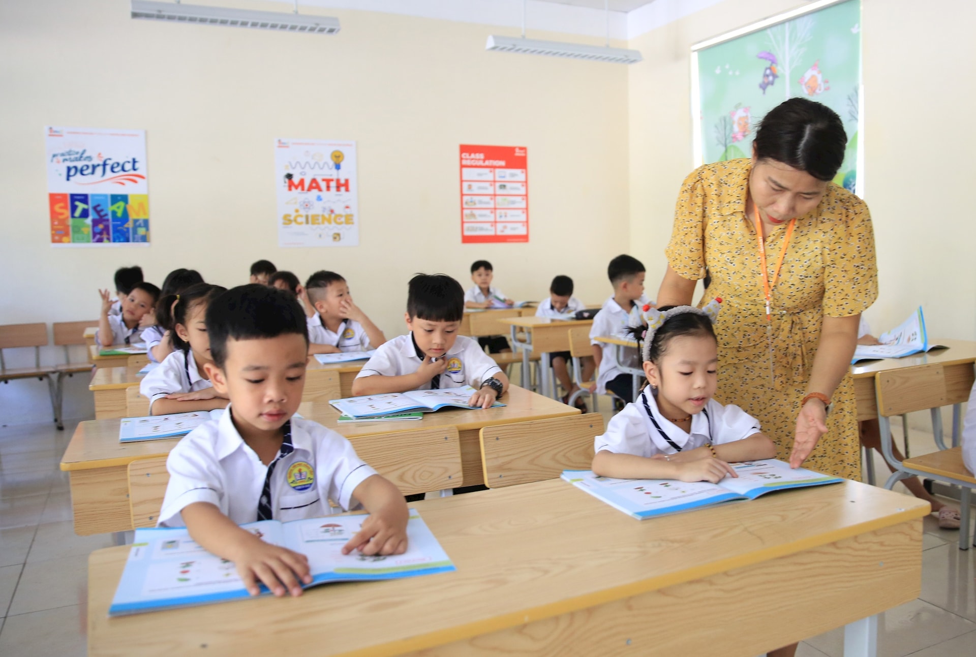 tu-nam-hoc-2025-2026-viec-to-chuc-day-hoc-2-buoingay-chinh-thuc-duoc-trien-khai-bat-buoc-doi-voi-hoc-sinh-tieu-hoc-tren-toan-quoc.-anh-quang-thai.jpg