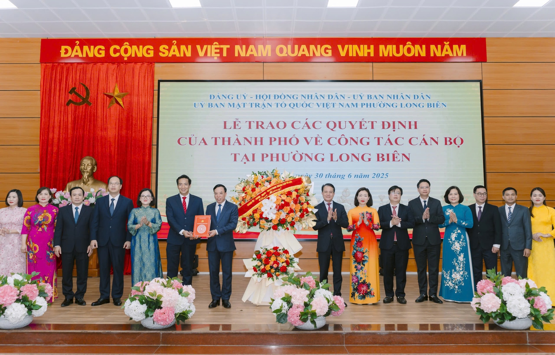 bch-dang-bo-phuong-long-bien-i.jpg