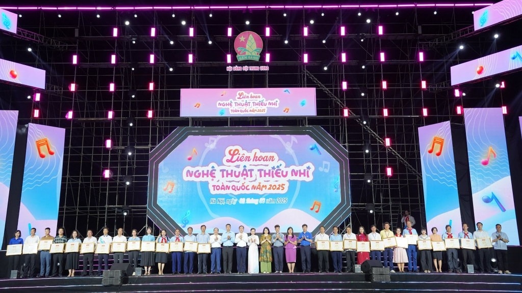 Các đơn vị xuất sắc được trao tặng Bằng khen 