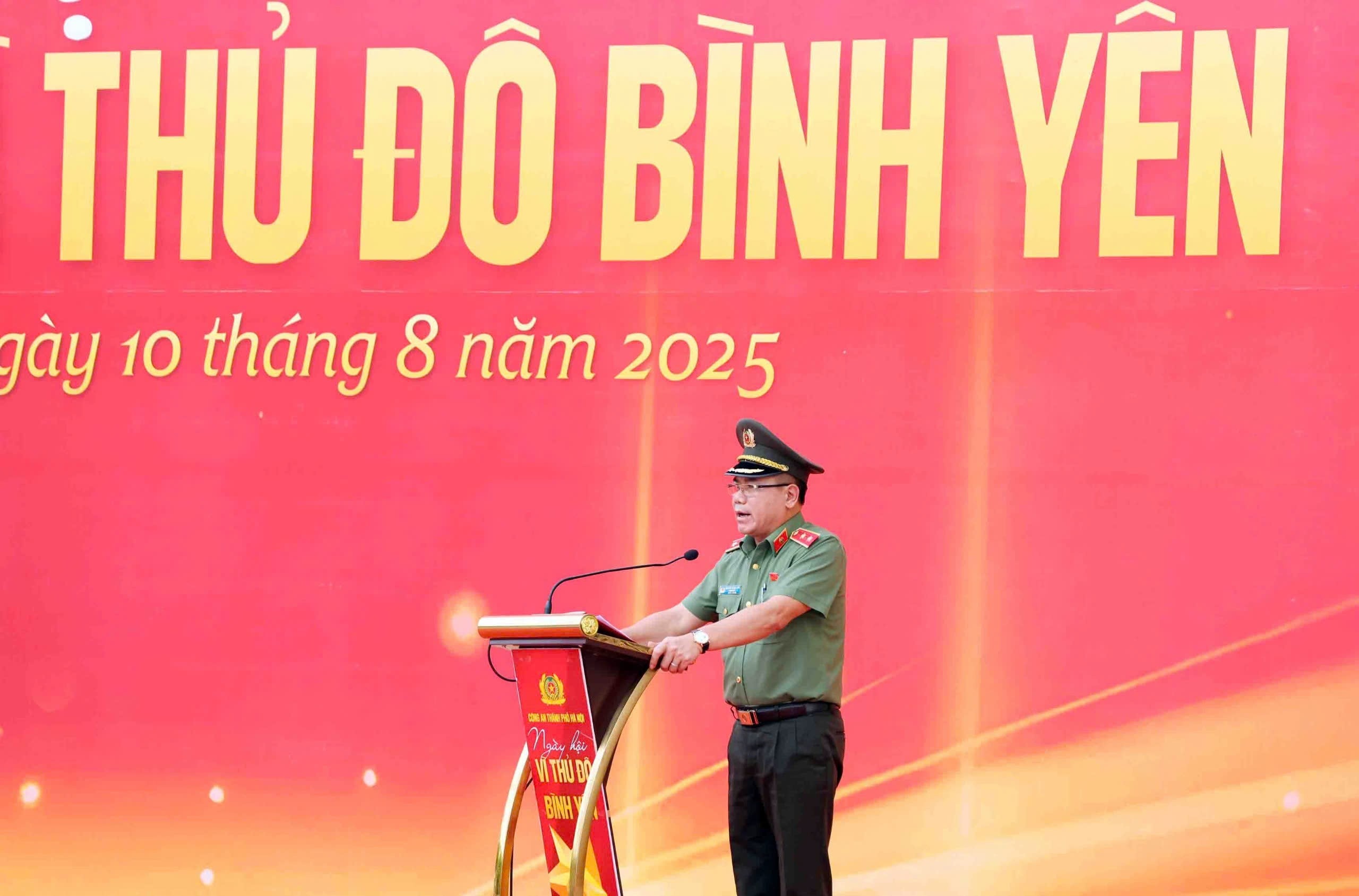 Trung tướng Nguyễn Thanh Tùng, Ủy viên Ban Thường vụ Thành ủy, Bí thư Đảng ủy, Giám đốc Công an thành phố Hà Nội phát biểu tại Ngày hội