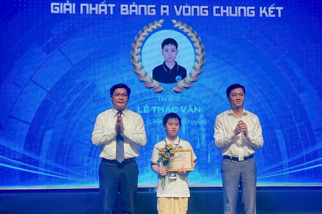 Giải Nhất Bảng A được trao cho thí sinh Lê Thạc Vân 