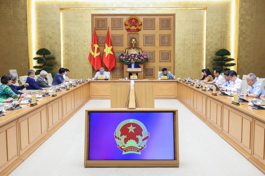 Thủ tướng Phạm Minh Chính chủ trì cuộc làm việc với Ban Nghiên cứu phát triển kinh tế tư nhân - Ảnh: VGP/Nhật Bắc