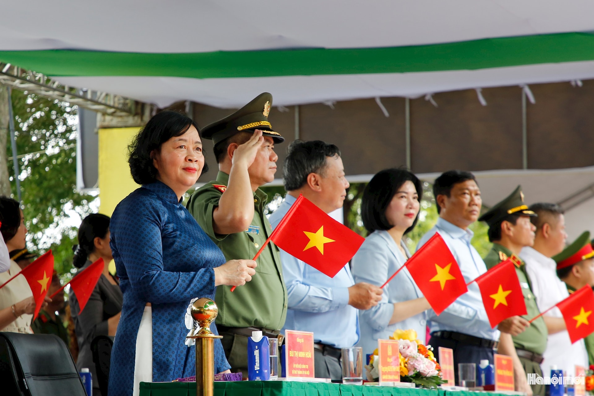 Bí thư Thành ủy Hà Nội Bùi Thị Minh Hoài cùng các đồng chí lãnh đạo thành phố Hà Nội dự 
