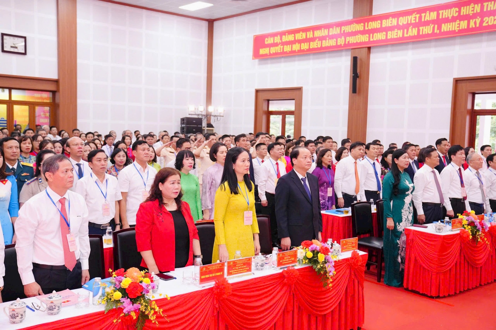 chao-co-dh-long-bien.jpg