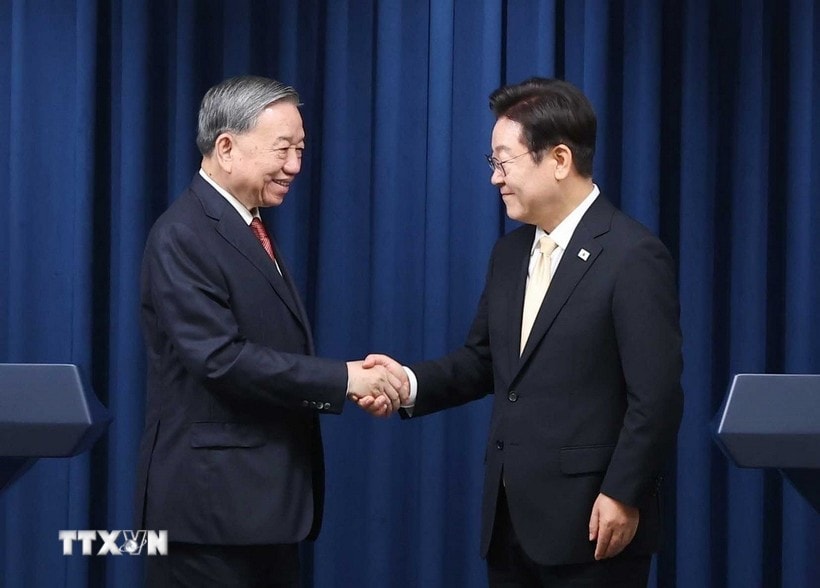 Tổng Bí thư Tô Lâm và Tổng thống Hàn Quốc Lee Jae Myung tại buổi gặp gỡ báo chí. (Ảnh: Thống Nhất/TTXVN) Tổng Bí thư Tô Lâm và Tổng thống Hàn Quốc Lee Jae Myung tại buổi gặp gỡ báo chí. (Ảnh: Thống Nhất/TTXVN)