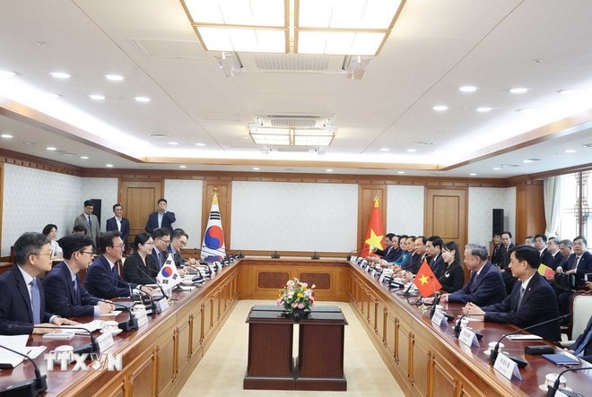 Tổng Bí thư Tô Lâm hội kiến Thủ tướng Hàn Quốc Kim Min Seok. (Ảnh: Thống Nhất/TTXVN)