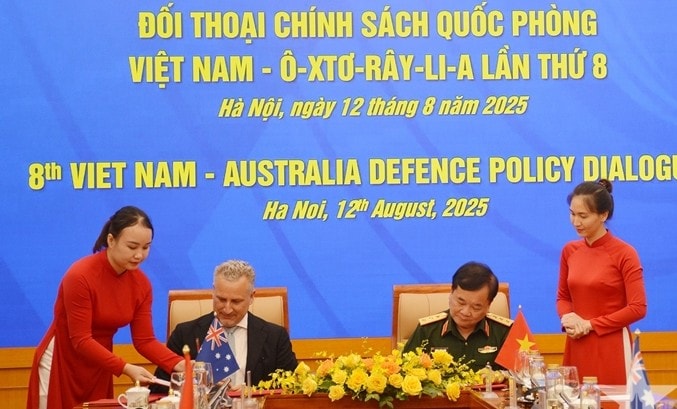 Hai bên ký kế hoạch hợp tác 3 năm 2025 - 2027. Ảnh: Phạm Hải