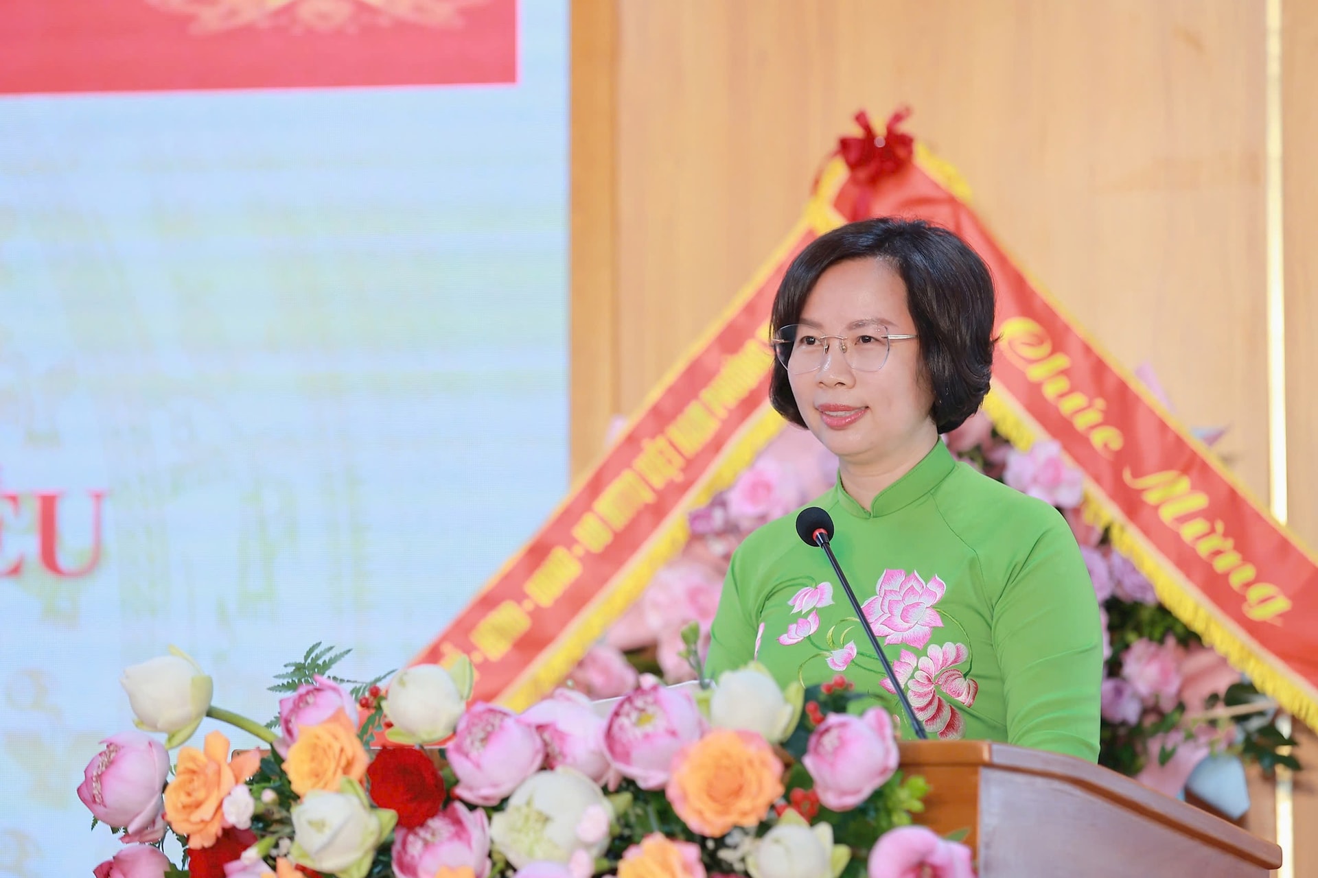 Ủy viên Ban Thường vụ Thành ủy, Bí thư Đảng ủy phường Thanh Xuân Bùi Huyền Mai phát biểu chỉ đạo đại hội. Ảnh: Nguyễn K