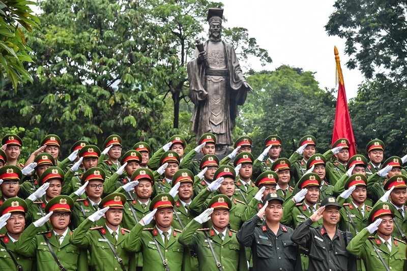 Tại Ngày hội vì Thủ đô bình yên, Công an TP sẽ ra quân đảm bảo ANTT kỷ niệm 80 năm Cách mạng tháng Tám thành công và Quốc khánh 2-9. Tại Ngày hội vì Thủ đô bình yên, Công an TP sẽ ra quân đảm bảo ANTT kỷ niệm 80 năm Cách mạng tháng Tám thành công và Quốc khánh 2-9.