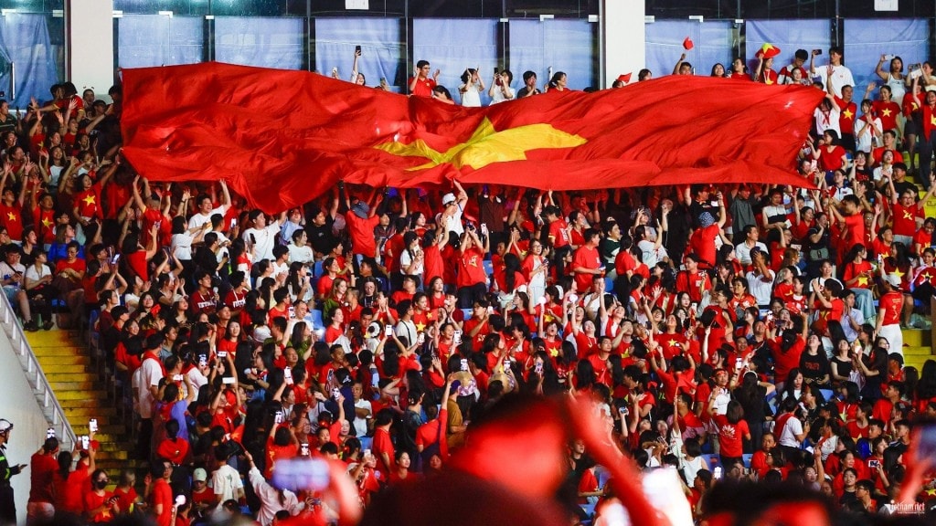 Nhuộm đỏ sân Mỹ Đình trong
