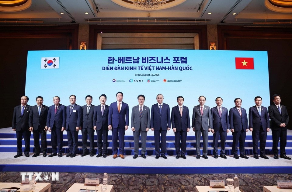 Tổng Bí thư Tô Lâm và Thủ tướng Hàn Quốc Kim Min Seok cùng các đại biểu dự Diễn đàn kinh tế Việt Nam – Hàn Quốc - Ảnh: TTXVN Tổng Bí thư Tô Lâm và Thủ tướng Hàn Quốc Kim Min Seok cùng các đại biểu dự Diễn đàn kinh tế Việt Nam – Hàn Quốc - Ảnh: TTXVN
