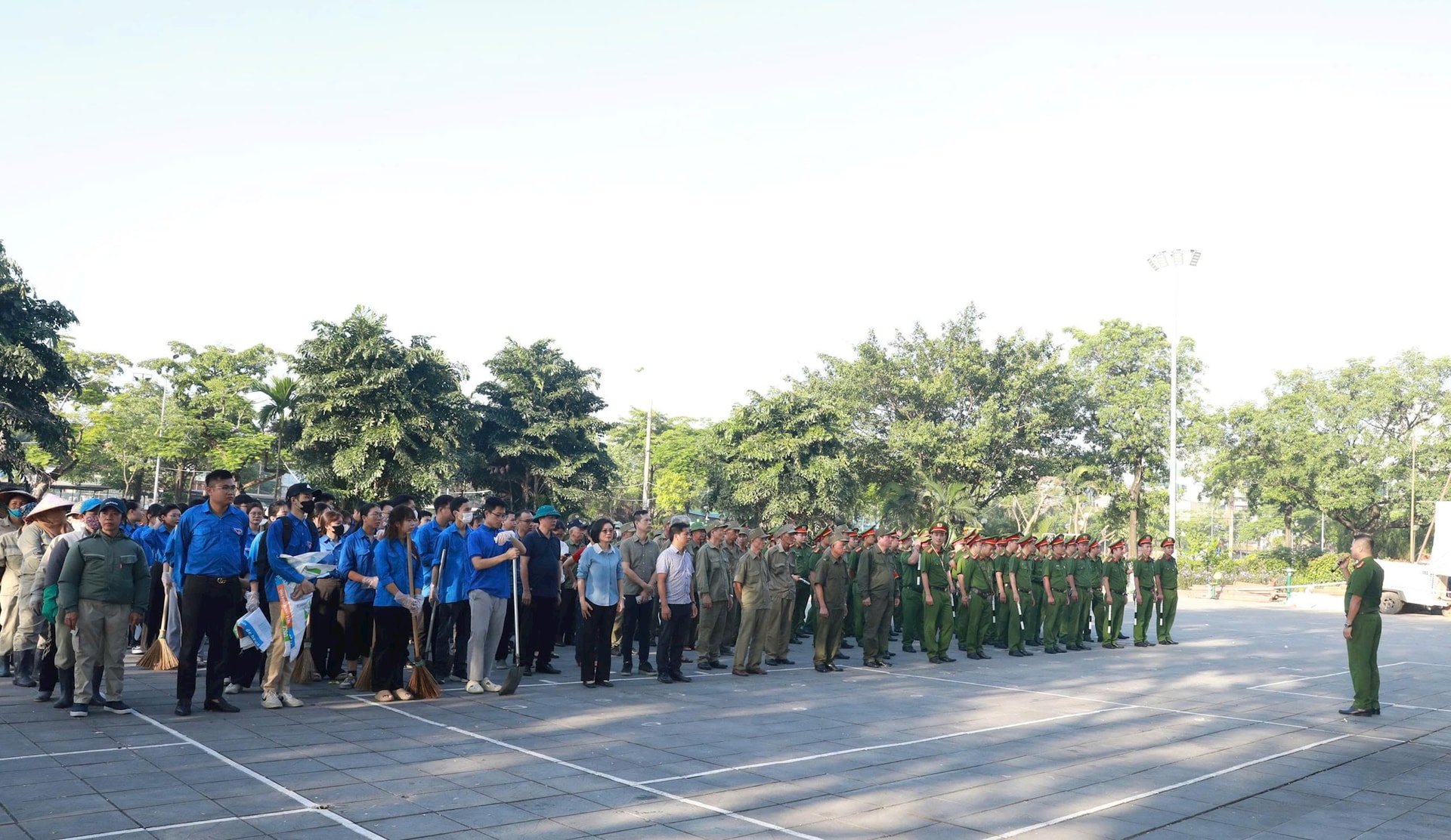 Các lực lượng phường Tương Mai tham ra lễ ra