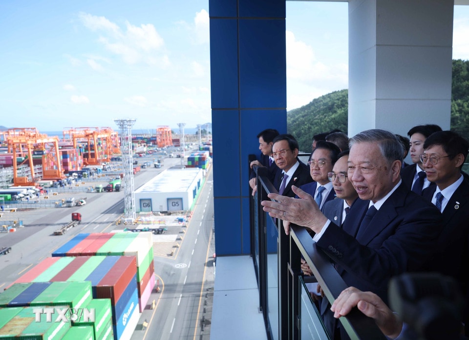 tong-bi-thu-to-lam-cang-busan-1.jpg
