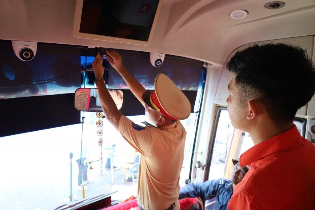Kiểm tra thiết bị camera hành trình của nhà xe