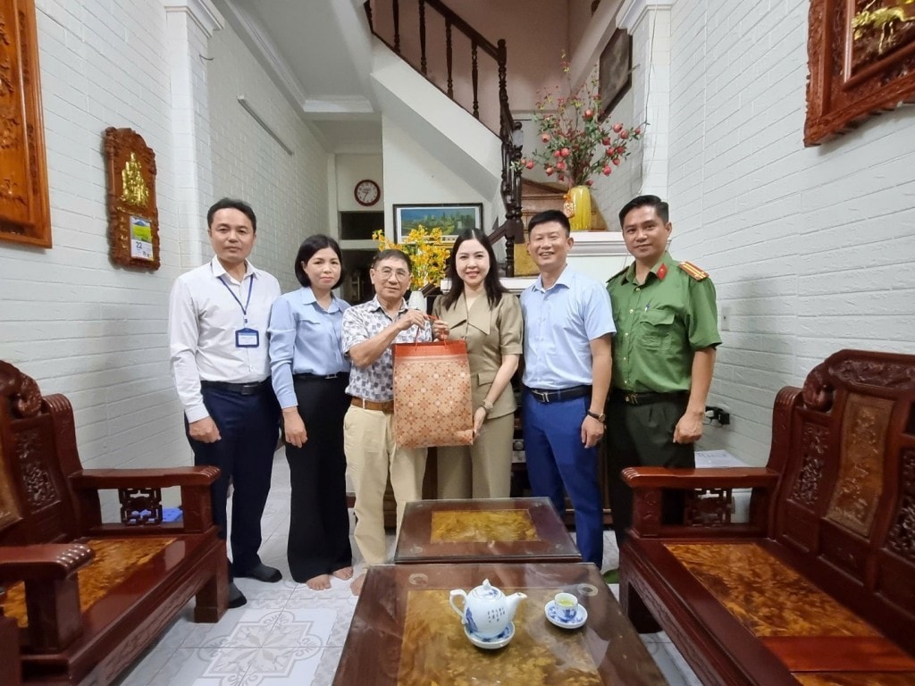 Đảng bộ, chính quyền phường Đại Mỗ luôn chăm lo các gia đình chính sách, an sinh xã hội, bảo đảm phúc lợi Nhân dân
